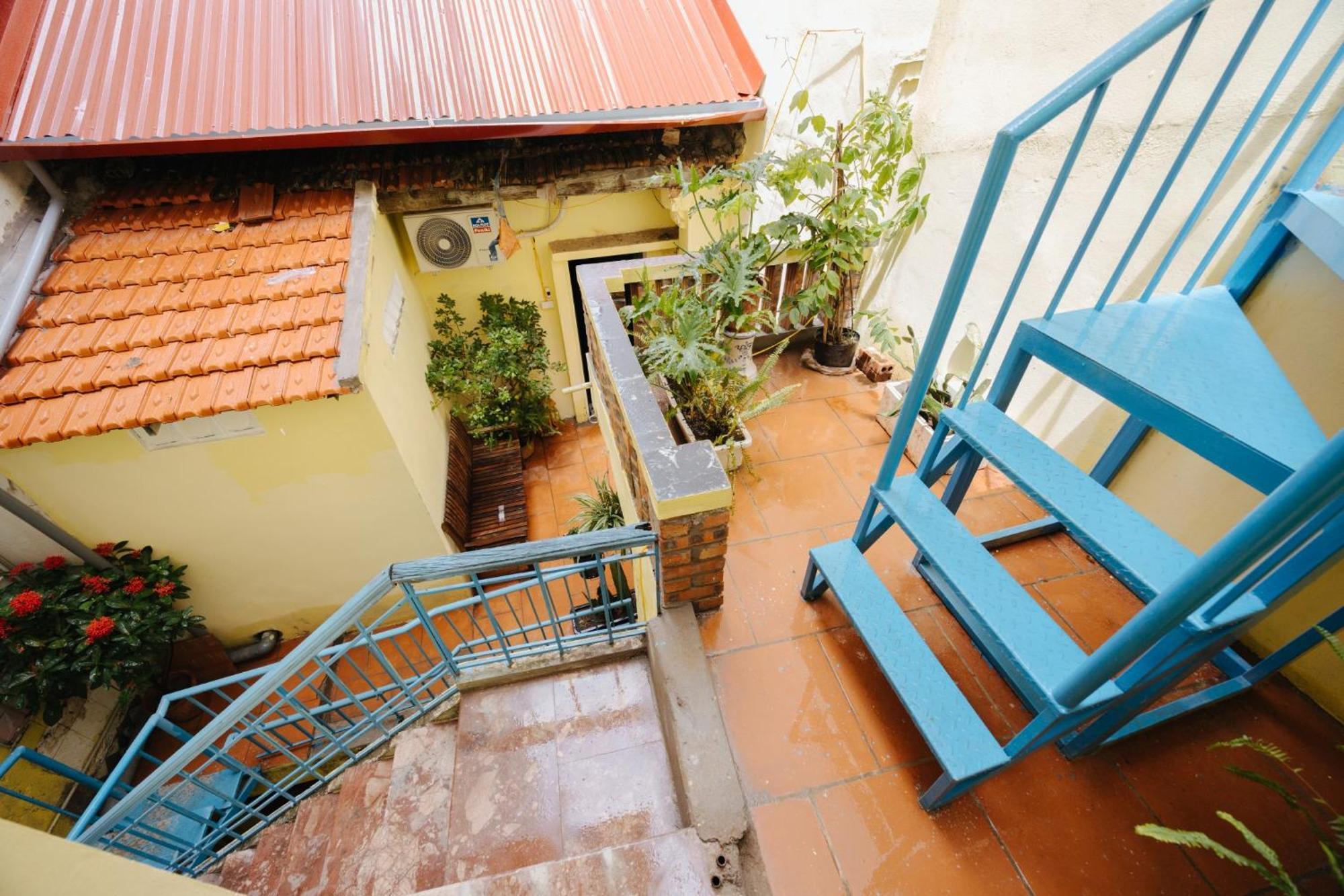 Homestay And Eggcoffee Central Hanoi Old Quarter Экстерьер фото